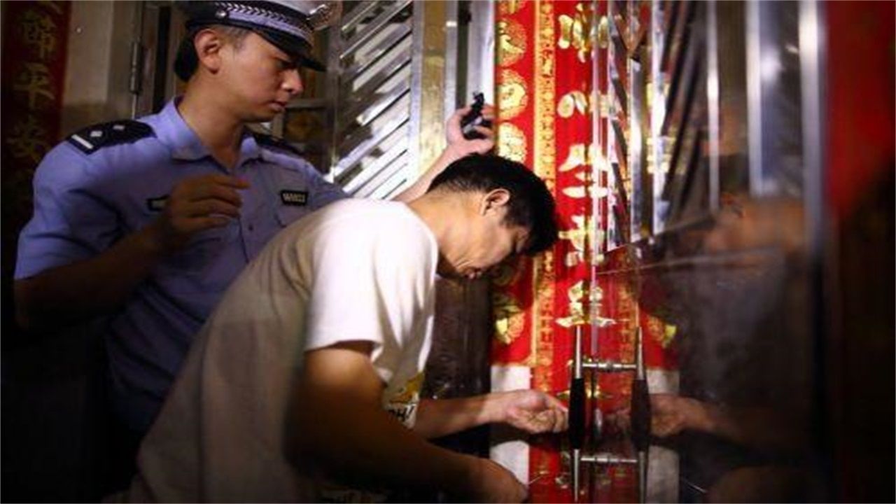 商丘请开锁师傅开了锁后，师傅为什么一般都不进门，就算主人请也不进去？